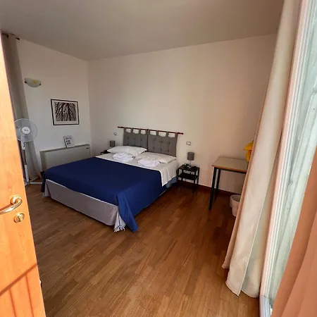 Homestay Delle Gazanie -camera In -vista Panoramica Sul Golfo